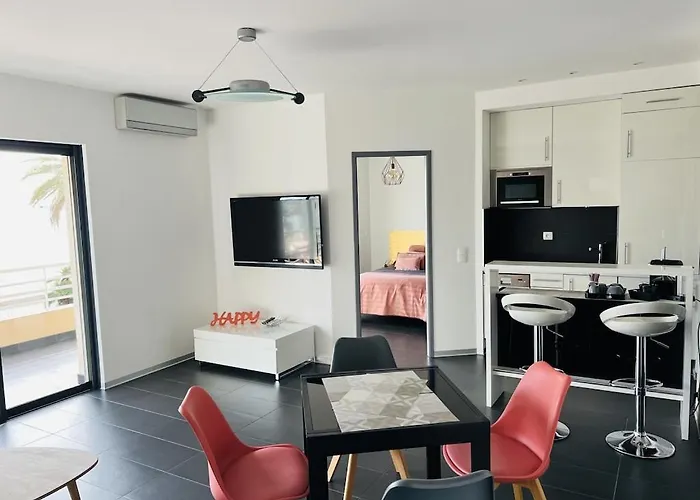 T2 Front De Mer 2Pers 1 Minute De La Plaget2 De 44 M2 Plus Terrasse 16M2 , Vue Mer Panoramique Et En Face De La Plage Cet Appartement Refait A Neuf Beneficie D\'Un Confort Et D Un Equipement Optima Cet Appartement Est Ideal Pour 2 Personnes Avec Sa Ch