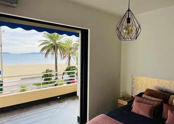 T2 Front De Mer 2Pers 1 Minute De La Plaget2 De 44 M2 Plus Terrasse 16M2 , Vue Mer Panoramique Et En Face De La Plage Cet Appartement Refait A Neuf Beneficie D\'Un Confort Et D Un Equipement Optima Cet Appartement Est Ideal Pour 2 Personnes Avec Sa Ch