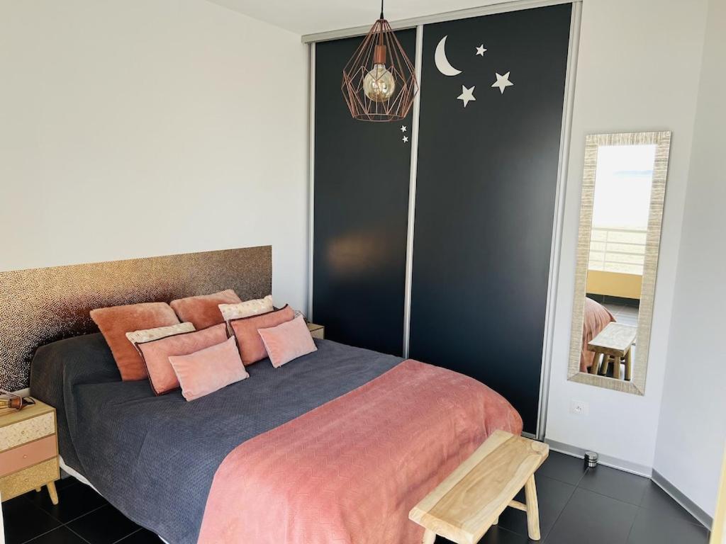 T2 Panoramic Seaview: Beachfront Comfort For Two *