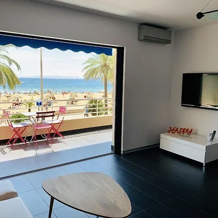 T2 Front De Mer 2Pers 1 Minute De La Plaget2 De 44 M2 Plus Terrasse 16M2 , Vue Mer Panoramique Et En Face De La Plage Cet Appartement Refait A Neuf Beneficie D'Un Confort Et D Un Equipement Optima Cet Appartement Est Ideal Pour 2 Personnes Avec Sa Ch Le Lavandou Exterior photo