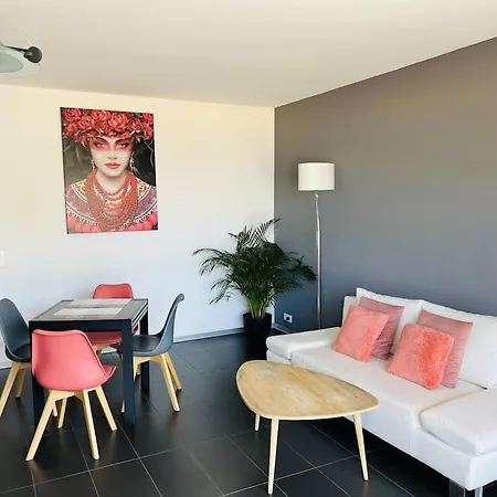 T2 Front De Mer 2Pers 1 Minute De La Plaget2 De 44 M2 Plus Terrasse 16M2 , Vue Mer Panoramique Et En Face De La Plage Cet Appartement Refait A Neuf Beneficie D'Un Confort Et D Un Equipement Optima Cet Appartement Est Ideal Pour 2 Personnes Avec Sa Ch Le Lavandou Exterior photo